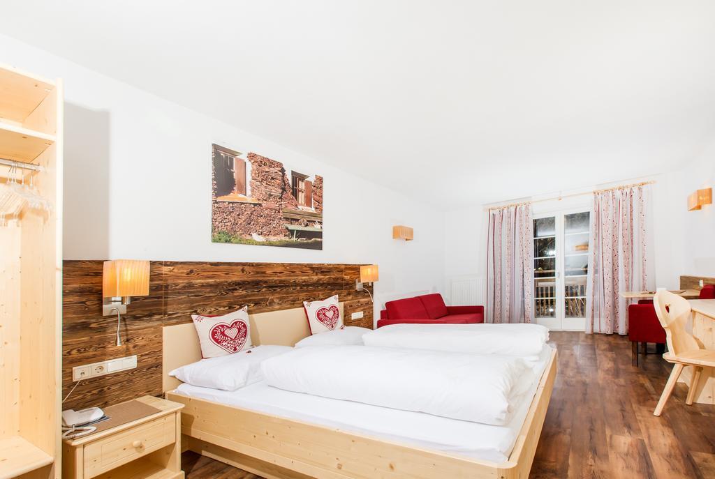 Hotel Gasthof Weiherbad Villabassa Exterior photo