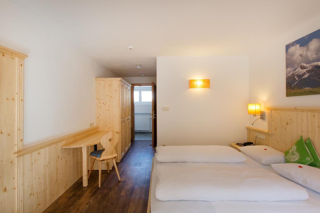 Hotel Gasthof Weiherbad Villabassa Exterior photo