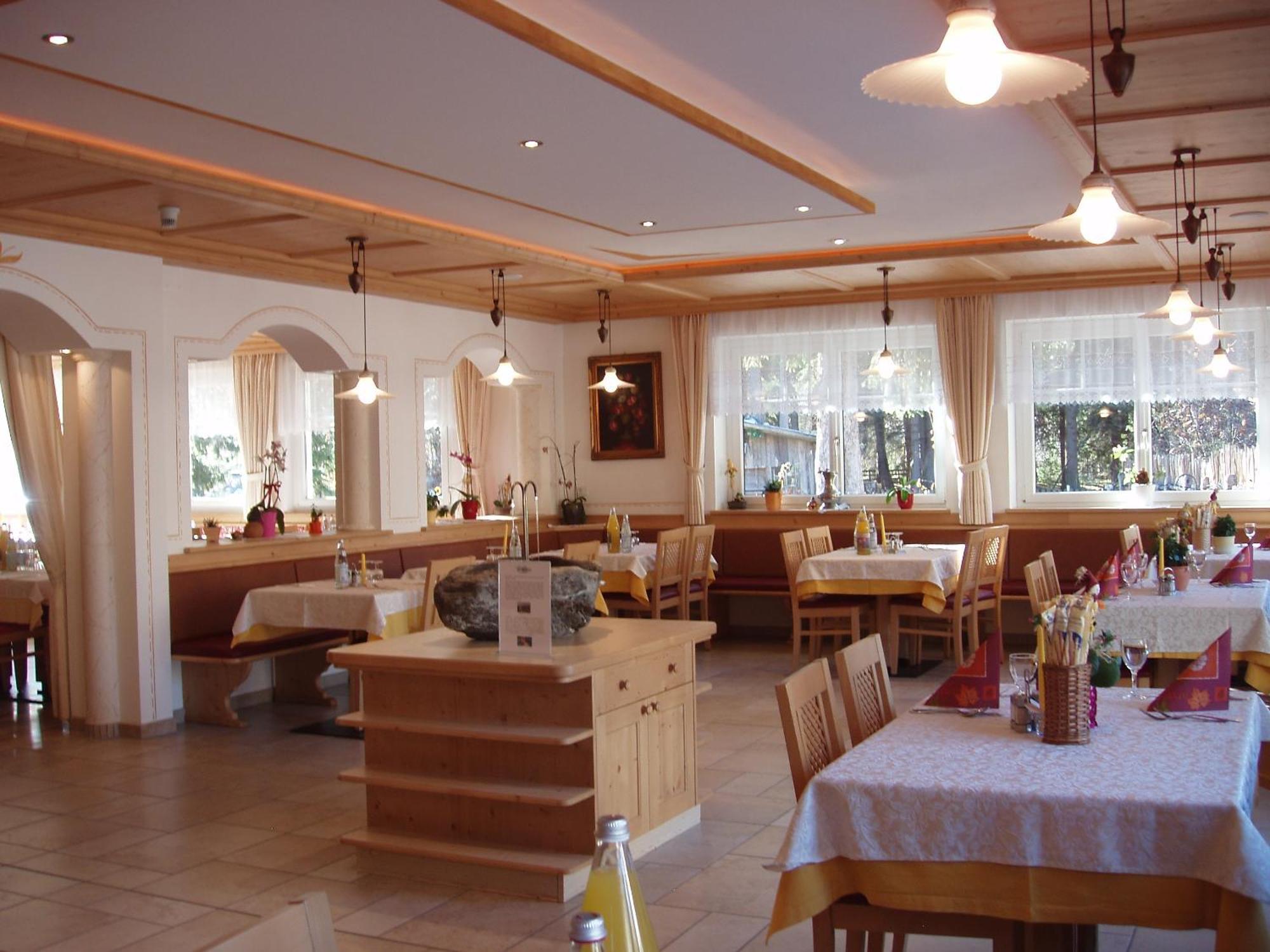 Hotel Gasthof Weiherbad Villabassa Exterior photo